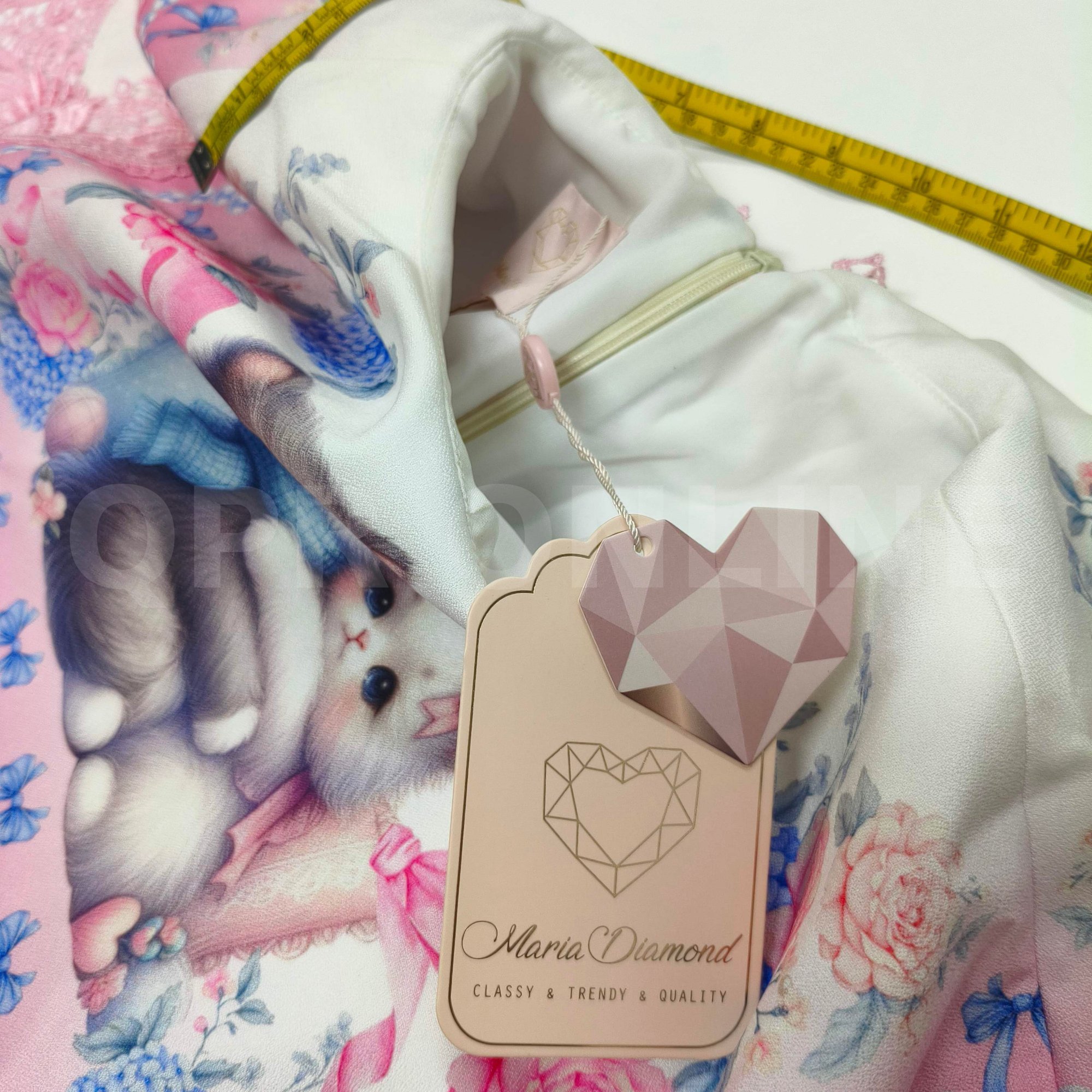 มี (S) (Limjted ) Mong Jai Dress "มองใจ" เดรสสันพิมพ์ลาย แขนกุด ปกใหญ่ปกปิดต้นแขนแต่งขอบลูกไม้ คอกลม มีซับใน ใส่ชิปหลัง