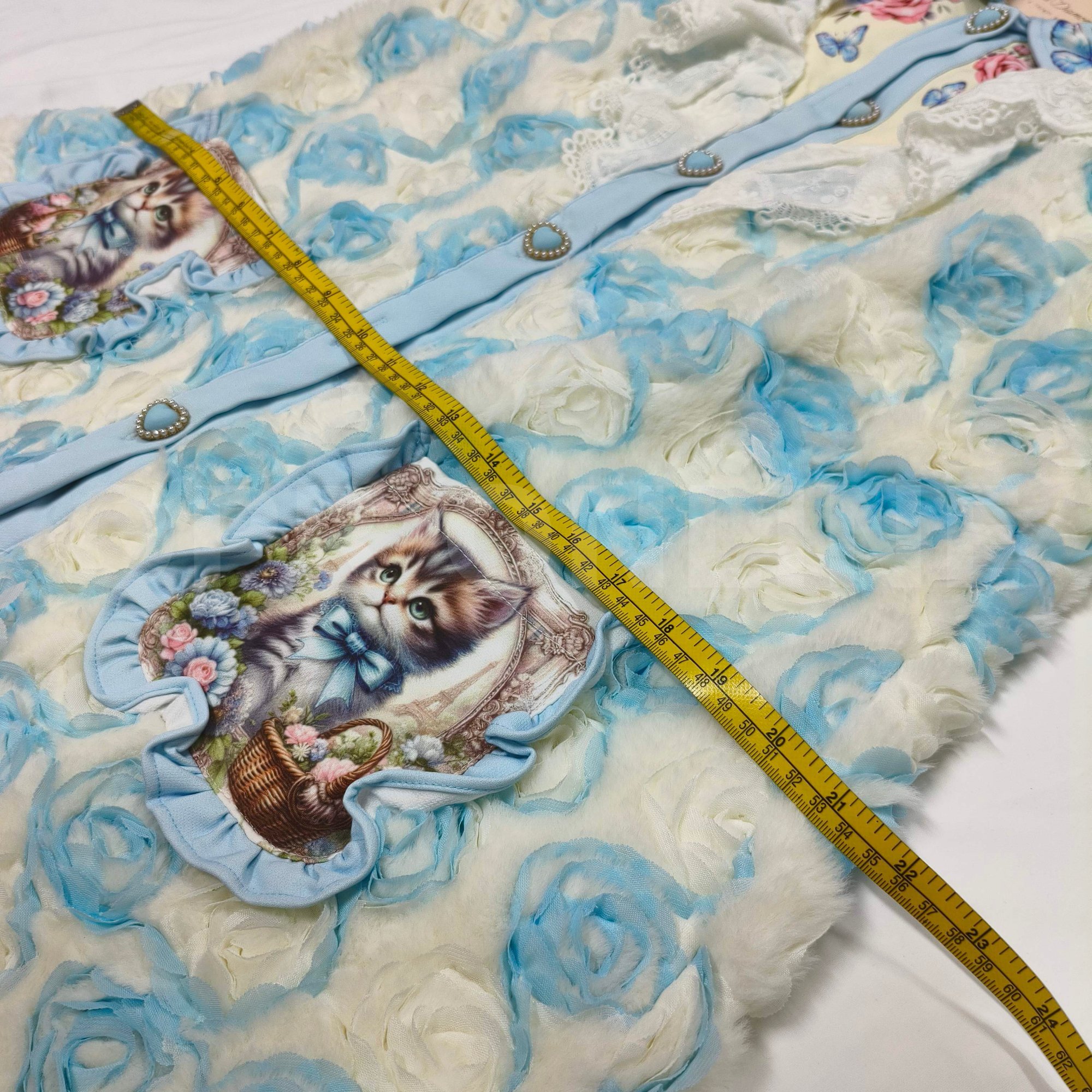 มี (S) Maria Diamond สีฟ้า Bamblue นุ่มกระดุมหน้า ปกวันเทจพิมพ์ลาย เขนสินสมอค มีซับใน / ยาว 32 นิ้ว / 1 นิ้วลงเดิมได้