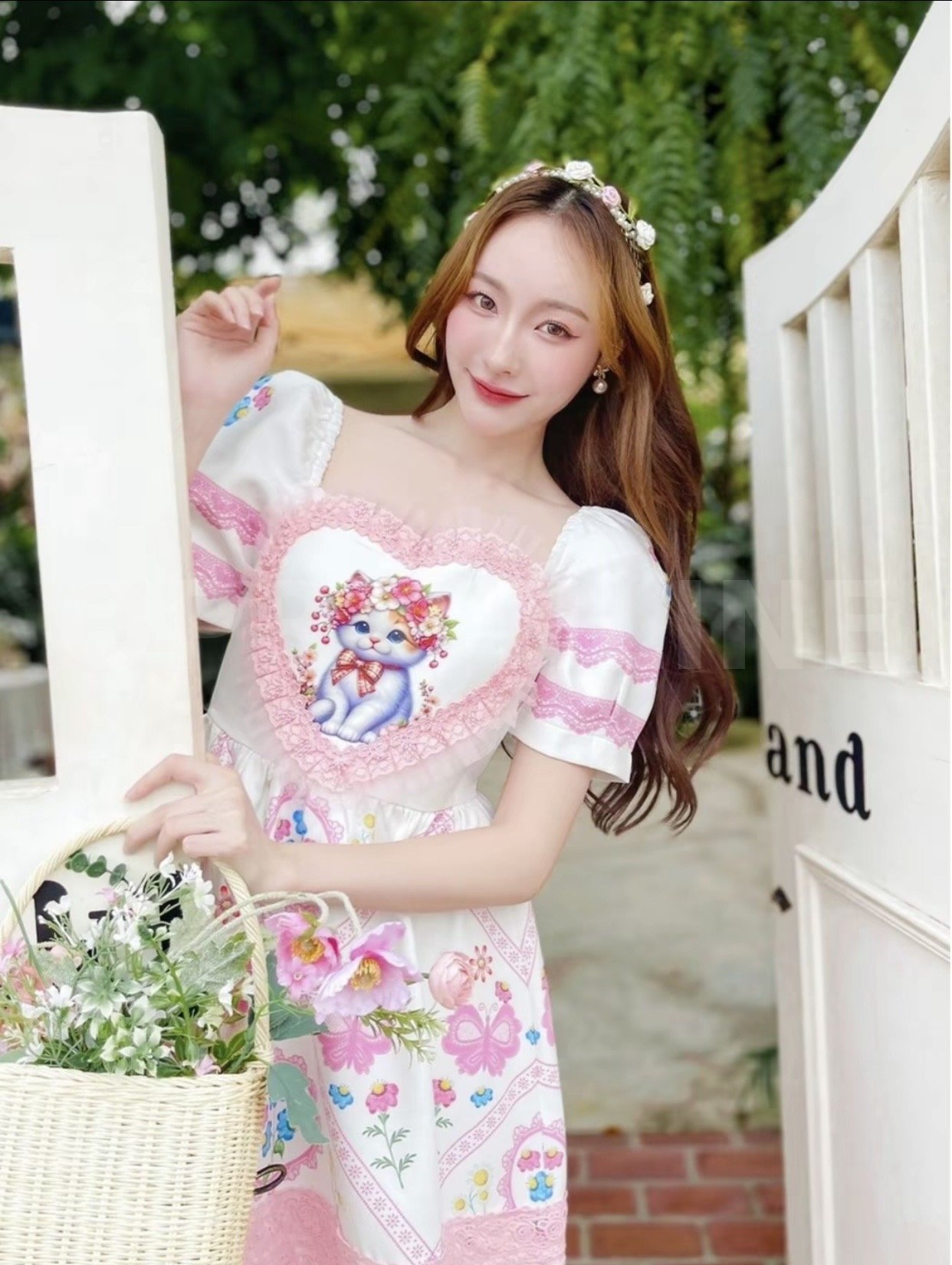 มี s) Maria Diamond สีครีม Ka Nueng Nid Vintage Dress เดรสวินเทจผ้าเปเป็พิมพ์ลาย แขนสัน ดีเทลหัวใจตรงอกแต่งขอบระบาย มิซับใน ใส่ซิปหลัง /ยาว52 |.5ลงเดิม