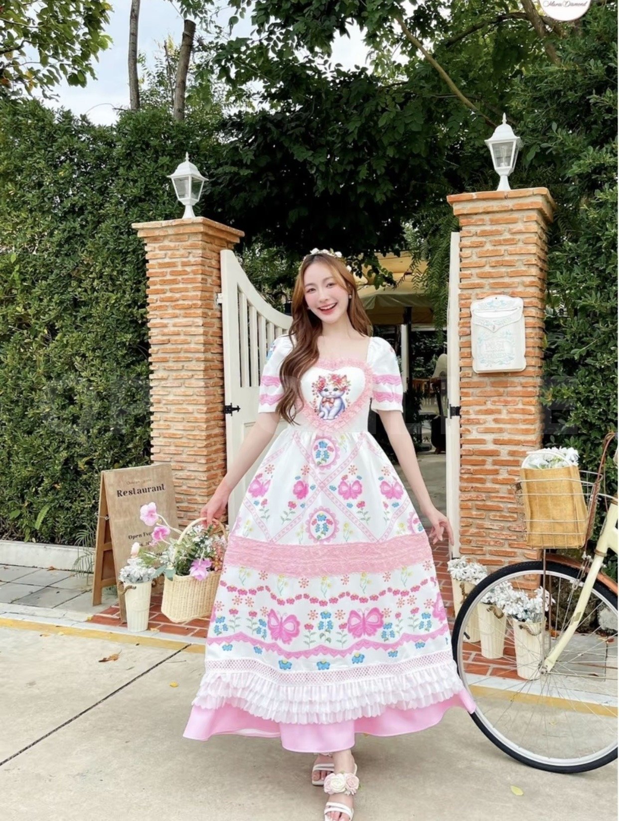 มี s) Maria Diamond สีครีม Ka Nueng Nid Vintage Dress เดรสวินเทจผ้าเปเป็พิมพ์ลาย แขนสัน ดีเทลหัวใจตรงอกแต่งขอบระบาย มิซับใน ใส่ซิปหลัง /ยาว52 |.5ลงเดิม
