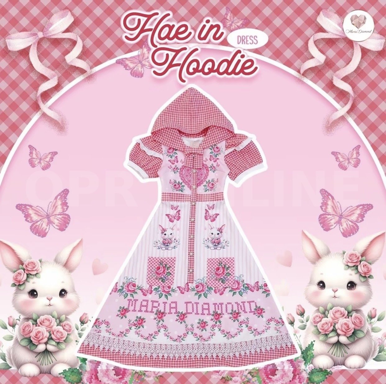 ไซส์ (มี s) Maria Diamond สีชมพู Hae in Hoodie Dress เดรสยาวมีฮู้ดผ้าเปเป้ พิมพ์ลายกระดุมหน้า ตัดต่อผ้าสก็อต์แดง แต่งกระเป๋าหน้า มีซับใน /ยาว46