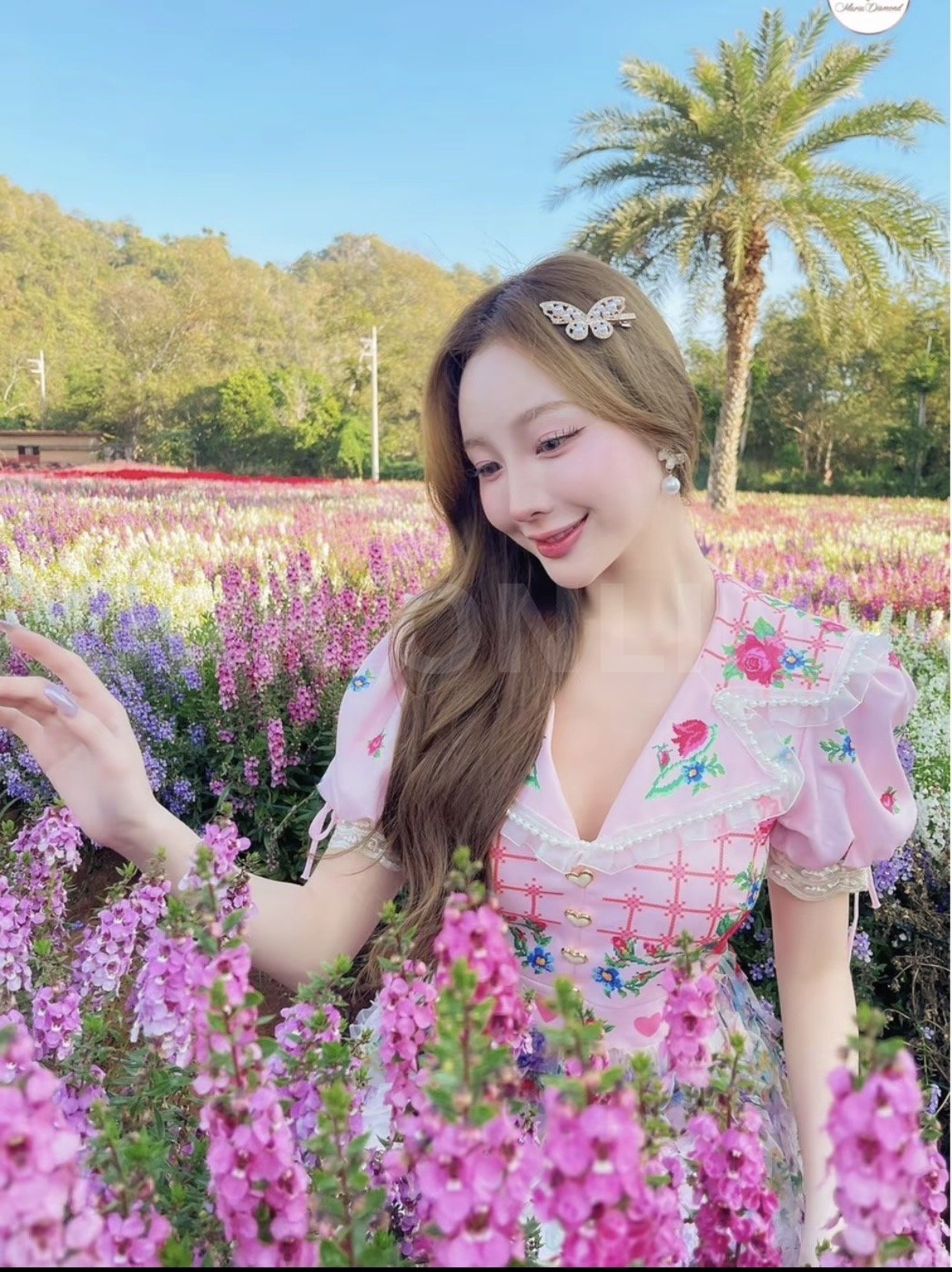 มี (S)Maria Diamond สชมพู Aim Jal Dress เดรดยาววินเทจผ้าไหมเกาหลี้และผ้าตาข่ายเนื้อนิ่ม พิมพ์ลาย texture ลายริ้ว เบาสบายมีซับใน ซิป หลัง ปกเชิ้ตขอบไข่มุก ยาว56 ซับในยาว 32 จุด5ข้าม