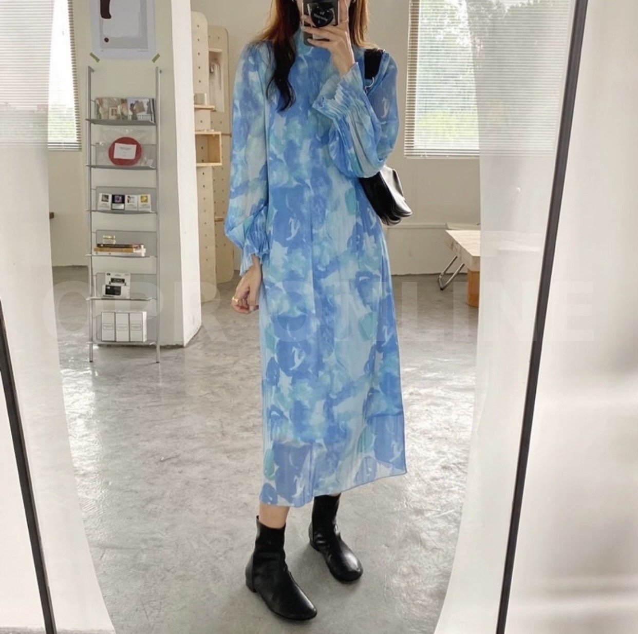 New เดรสพลีทตัวยาว สีฟ้าลายสีพาสเทล คอปิดระบาย พลีทแบบ จีบบนเล็ก จีบล่างใหญ่ แขนยาวพองๆนะบายชาย งานซีปหลัง มีซับในงานน่ารัก ใส่สบายพริ้วๆค่ะ