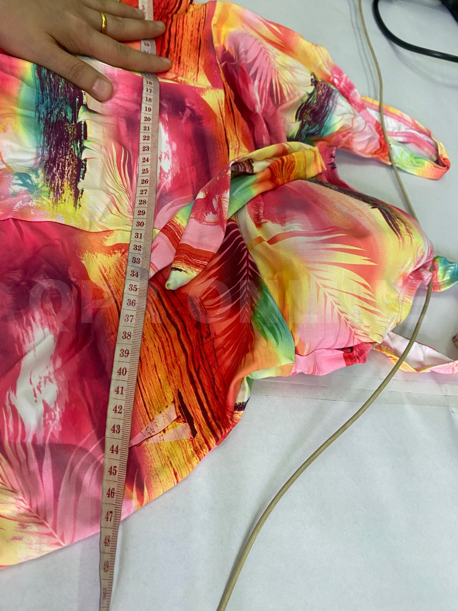 ชุดว่ายน้ำ บอดี้สีชมพูสดใส มีกระโปรงสั้น คลุม 2XL