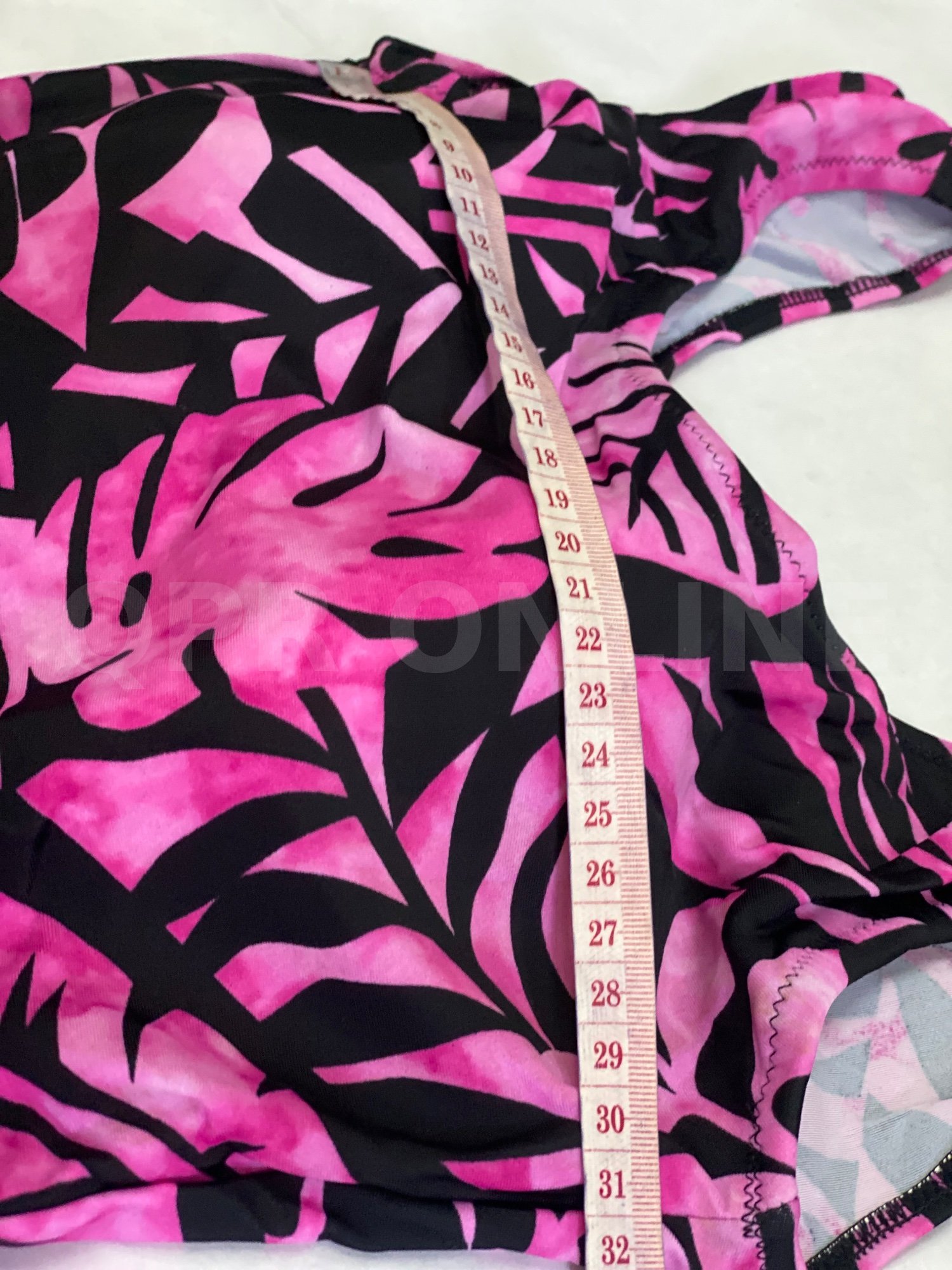 บอดี้สูทแบบแขนสั้นขาสั้น มีกระโปรง ไม่โป้ ลายใบไม้สีชมพูดำ แดงเขียว Size 2XL