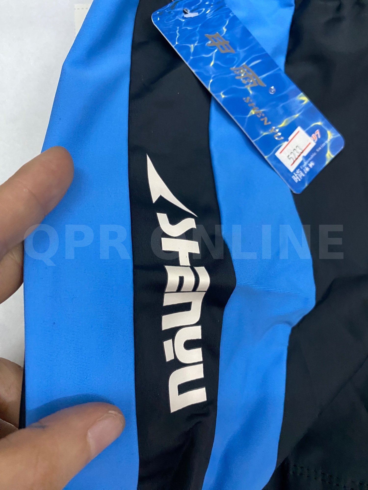 กางเกงขาสั้นสีดำลายน้ำเงิน S