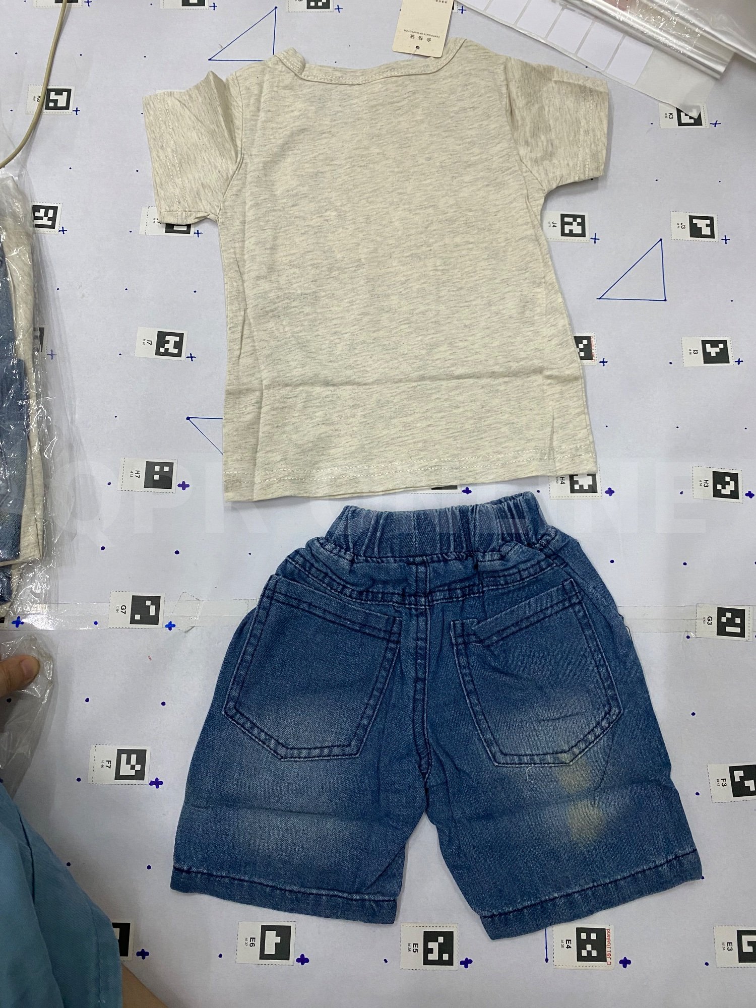 ชุดเซทเด็กเสื้อยืด-กางเกงยีนส์  4-5 ขวบ size 110