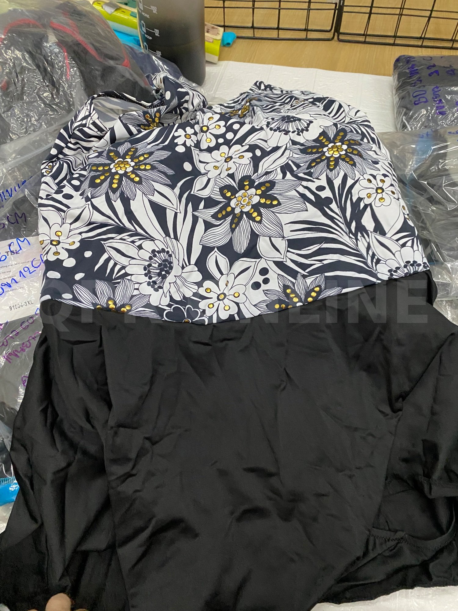 ชุดว่ายน้ำบอดี้สูท +กระโปร่งสั้น 5 XL 🍃