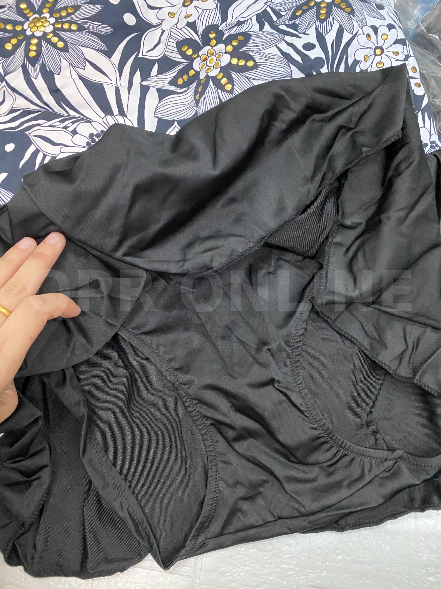 ชุดว่ายน้ำบอดี้สูท +กระโปร่งสั้น 5 XL 🍃