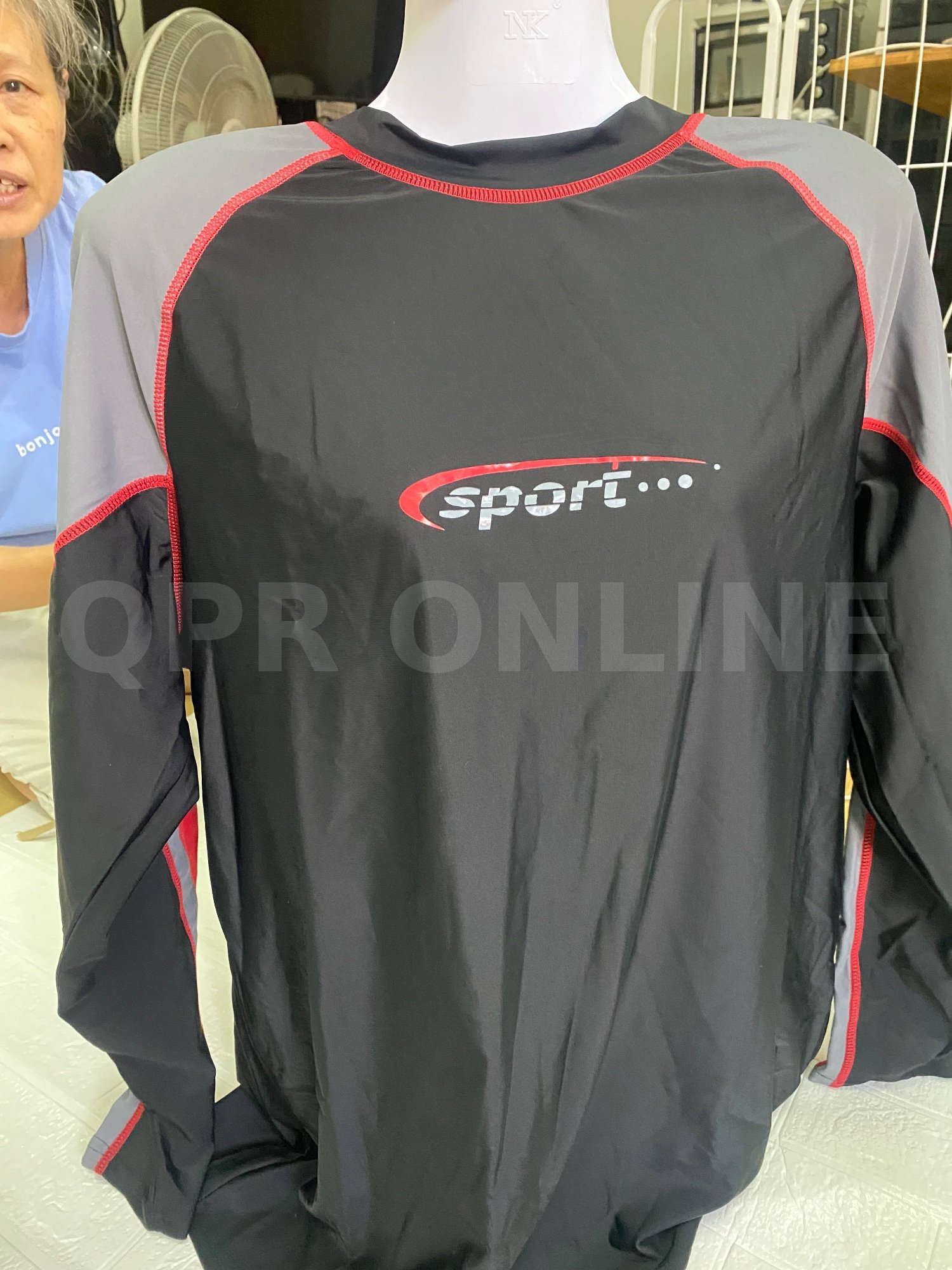 เสื้อว่ายน้ำแขนยาว