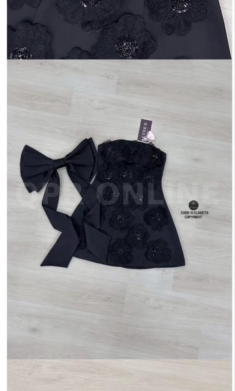 CODE-D CLOSETS COPYRIGHT Detail : มินิเดรสเกาะอก ด้านในแต่งแถบกันลื่นมาอย่างดี อกเสริมฟองน้ำ ดีไซน์แต่งดอกไม้3D ประดับลูกปัด เพิ่มความโดดเด่นอลังการสุดๆด้วยเข็มกลัดโบใหญ่ ติดด้านหลังของชุด (ถอดได้) ตั