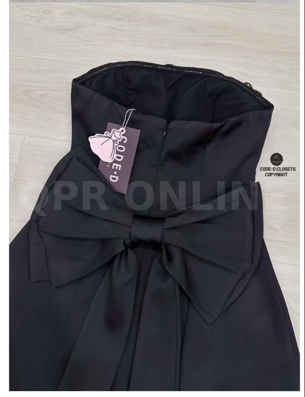 CODE-D CLOSETS COPYRIGHT Detail : มินิเดรสเกาะอก ด้านในแต่งแถบกันลื่นมาอย่างดี อกเสริมฟองน้ำ ดีไซน์แต่งดอกไม้3D ประดับลูกปัด เพิ่มความโดดเด่นอลังการสุดๆด้วยเข็มกลัดโบใหญ่ ติดด้านหลังของชุด (ถอดได้) ตั