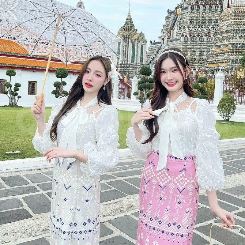 Maria Diamond มีให้เลือก 2 สี Pon Chee Wa ชุดไทยประยุกต์เซ็ต 3 ชิ้น เสื้อซับใน สายปรับได้ + เสอลูกเมแขนยาว + กระเปรงยาว พิมพ์ลายทบหน้า/เสือยาว22|กระโปรง ยาว38/0.5 ลงเดิม