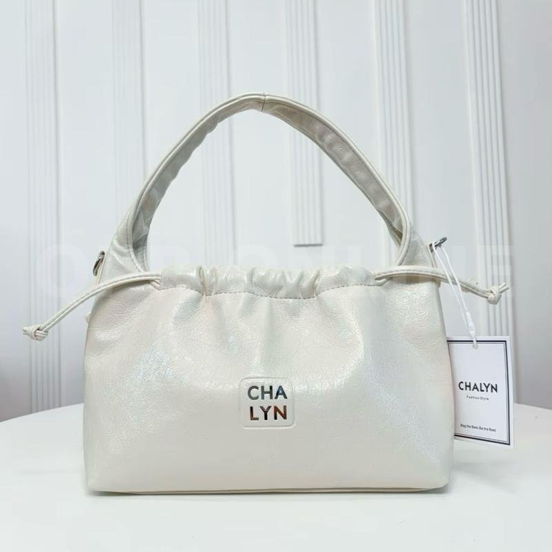กระเป๋าแฟชั่นทรงครัช CHALYN รุ่น ชาครัช CLZ24 (NEW) กระเป๋าสะพายไหล่สะพายข้าง จุของได้เยอะ ทรงเกี๊ยว — ขาวครีม