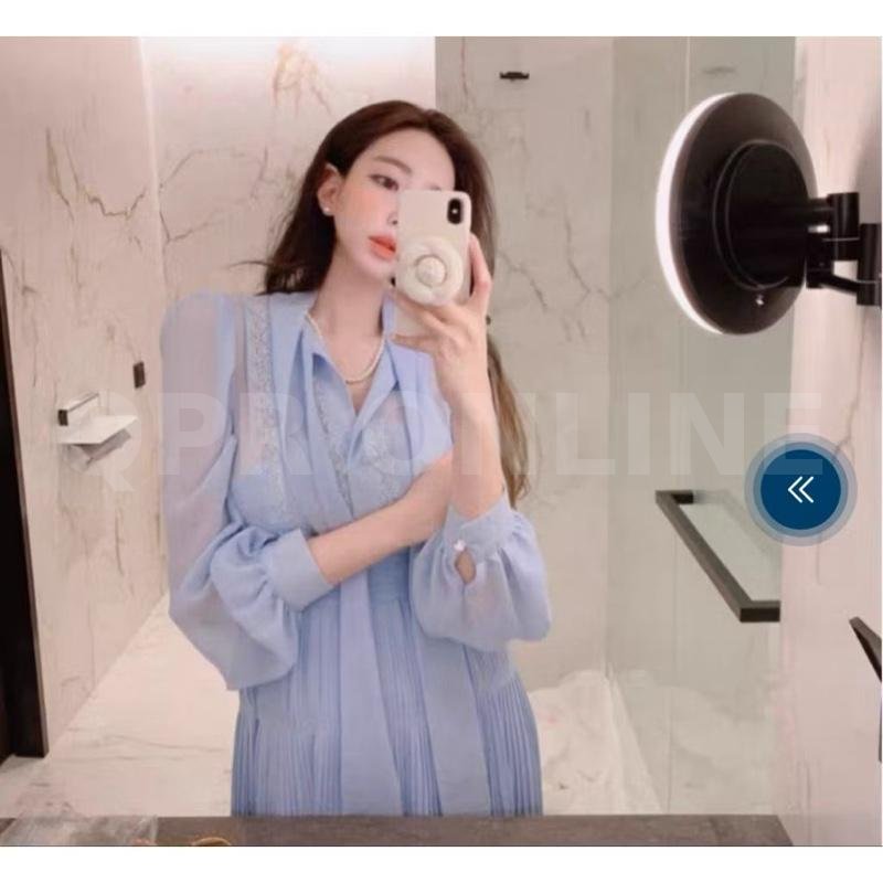 เดรสยาวสไตล์เกาหลี ตกแต่ง ริบบิ้นพลิ้ว + ลูกไม้ขอบ ระบาย ต่อผ้าดีไซน์พิเศษ เข้ารูปช่วงเอว ช่วยพรางหุ่น